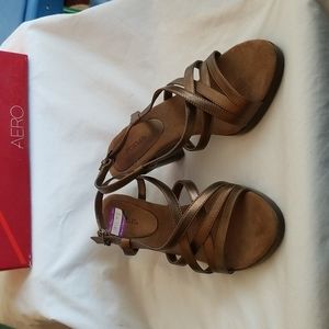 AEROSOLES 8 1/2 gold strappy sandals #1036